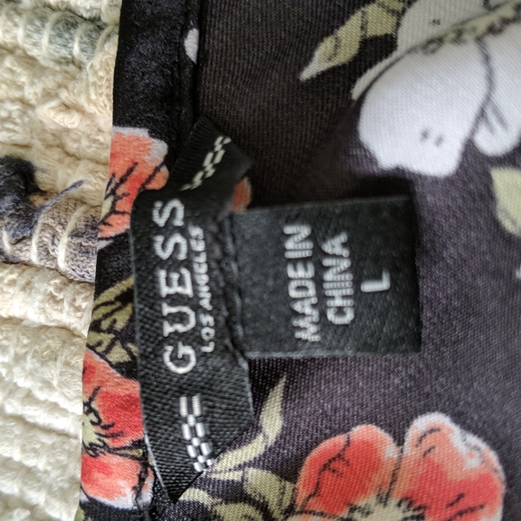 GUESS Silk black and pink flowered blouse. - Picture 4 of 6